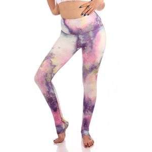 Mika Yoga Wear, Kaya Scrunch Leggings